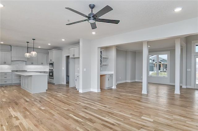 6009 Arapahoe Street, Shawnee, KS 66226