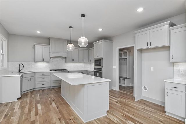6009 Arapahoe Street, Shawnee, KS 66226