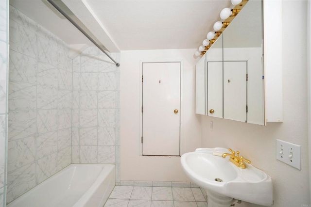 2532 Navarra Drive A, Carlsbad, CA 92009