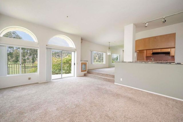 2532 Navarra Drive A, Carlsbad, CA 92009