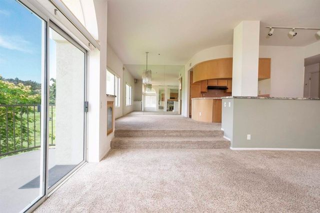 2532 Navarra Drive A, Carlsbad, CA 92009