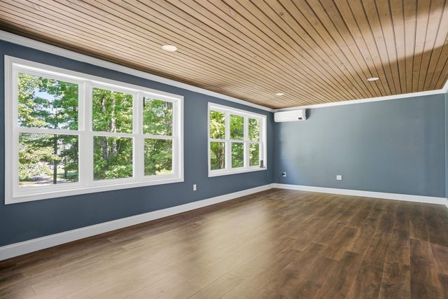 73 Old Chester Road, Derry, NH 03038