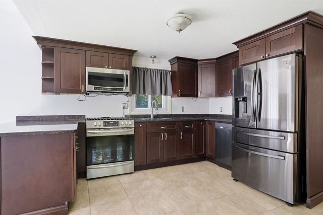 73 Old Chester Road, Derry, NH 03038