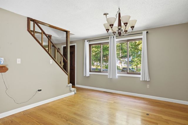 73 Old Chester Road, Derry, NH 03038