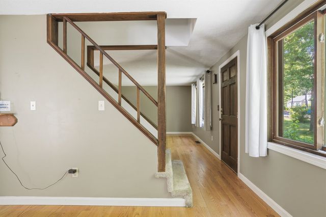 73 Old Chester Road, Derry, NH 03038