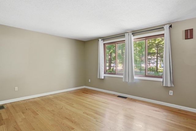 73 Old Chester Road, Derry, NH 03038