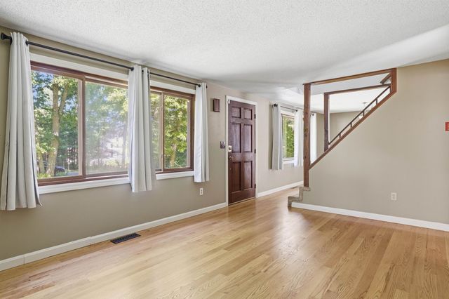 73 Old Chester Road, Derry, NH 03038