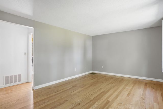 73 Old Chester Road, Derry, NH 03038