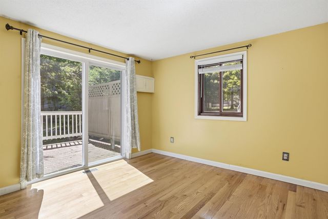 73 Old Chester Road, Derry, NH 03038
