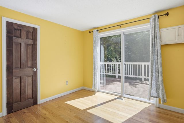 73 Old Chester Road, Derry, NH 03038