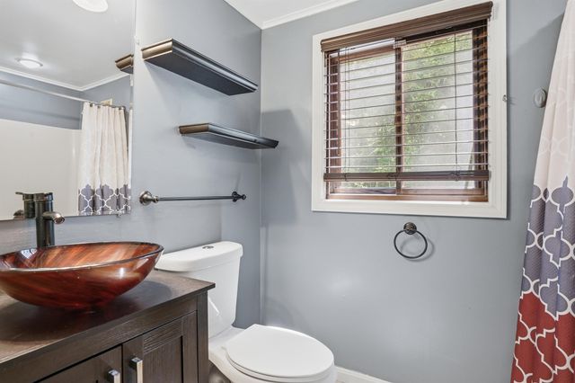 73 Old Chester Road, Derry, NH 03038