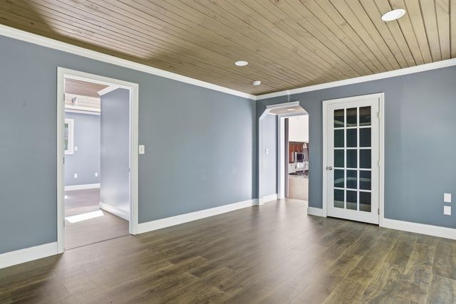 73 Old Chester Road, Derry, NH 03038