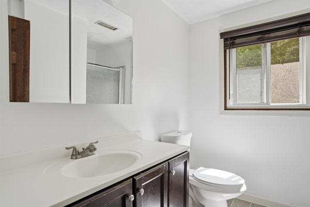 73 Old Chester Road, Derry, NH 03038