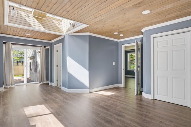 73 Old Chester Road, Derry, NH 03038