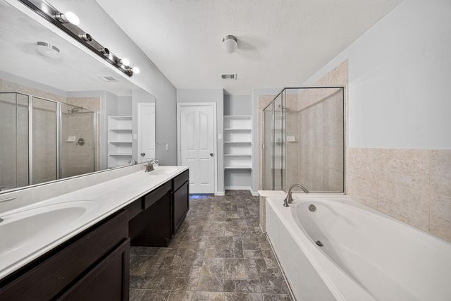 11515 Champions Green Drive, Houston, TX 77066