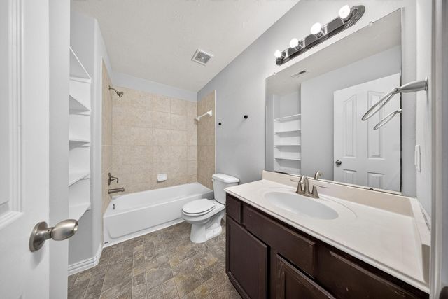 11515 Champions Green Drive, Houston, TX 77066