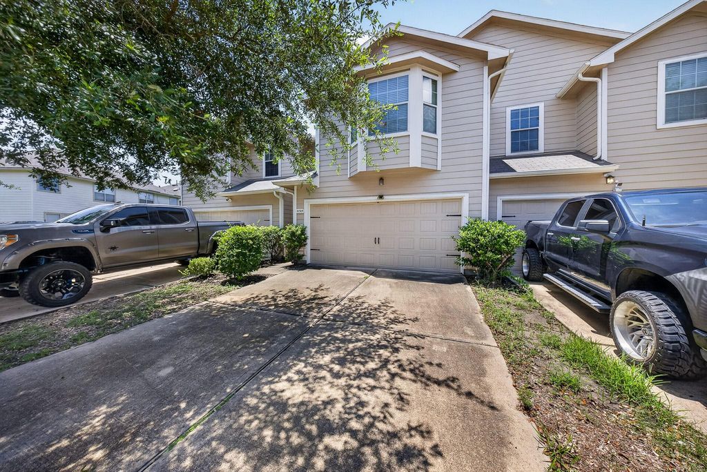 11515 Champions Green Drive, Houston, TX 77066