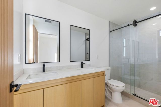 13600 Burbank Boulevard, Sherman Oaks, CA 91401
