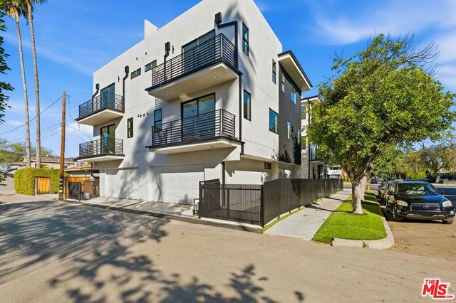 13600 Burbank Boulevard, Sherman Oaks, CA 91401