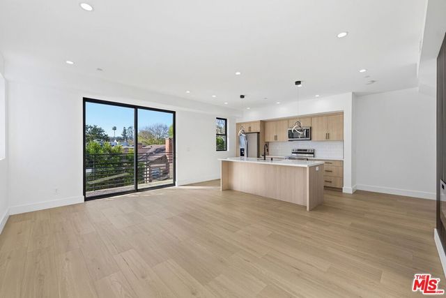 13600 Burbank Boulevard, Sherman Oaks, CA 91401
