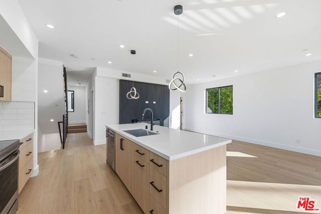 13600 Burbank Boulevard, Sherman Oaks, CA 91401