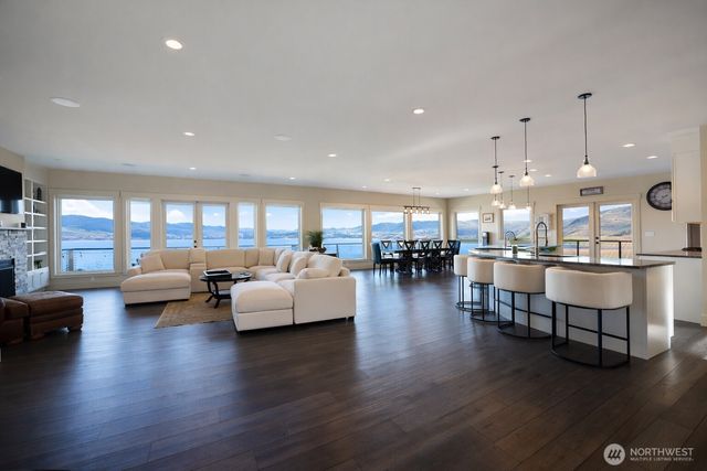 149 Clos Chevalle Road, Chelan, WA 98816