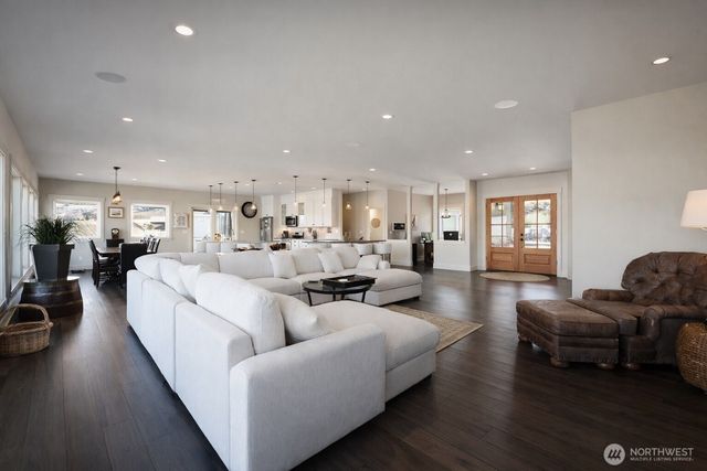 149 Clos Chevalle Road, Chelan, WA 98816