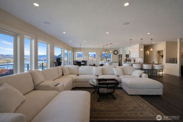 149 Clos Chevalle Road, Chelan, WA 98816