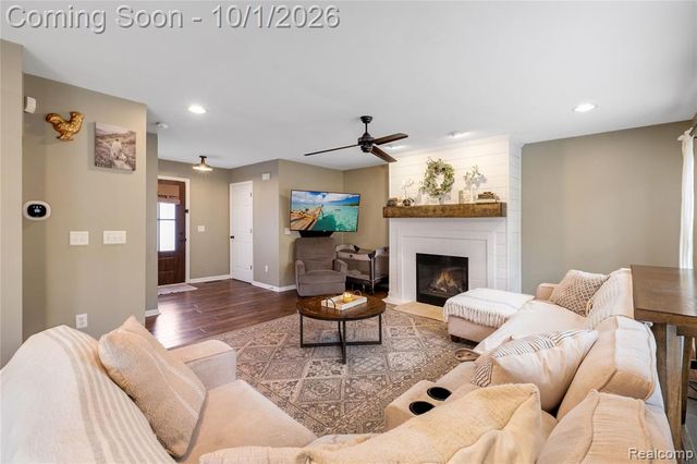 10053 Scenic Ridge Boulevard, Holly, MI 48442