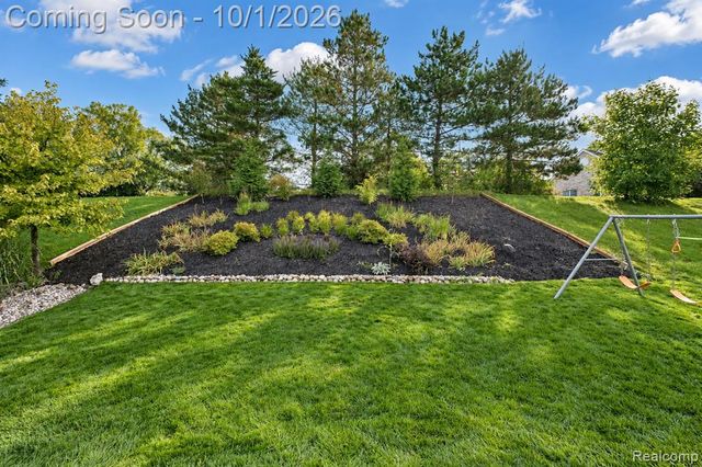 10053 Scenic Ridge Boulevard, Holly, MI 48442