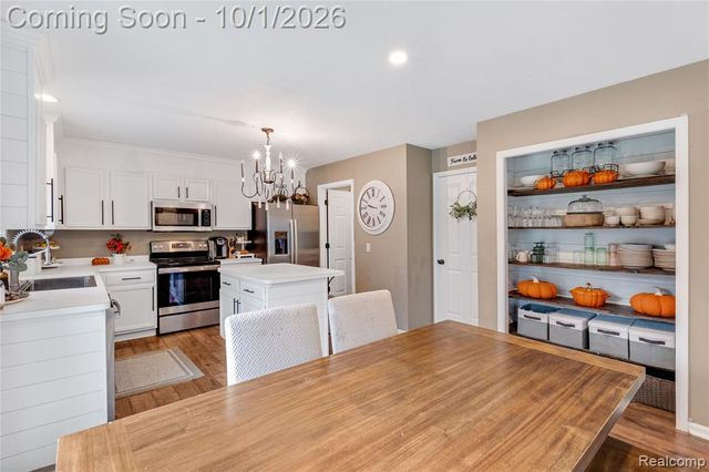 10053 Scenic Ridge Boulevard, Holly, MI 48442