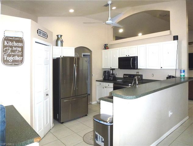 513 SE 16th PL, Cape Coral, FL 33990