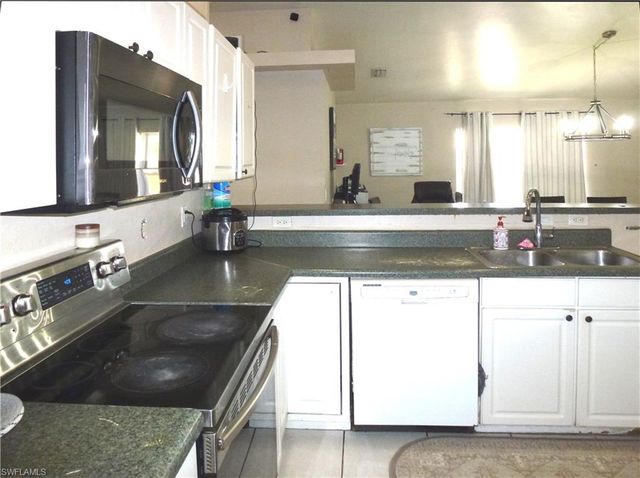 513 SE 16th PL, Cape Coral, FL 33990