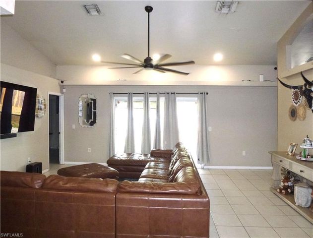 513 SE 16th PL, Cape Coral, FL 33990