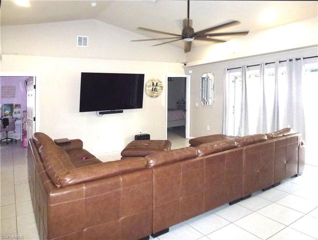 513 SE 16th PL, Cape Coral, FL 33990