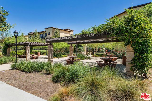 2700 E CHAUCER Street 34, Los Angeles, CA 90065