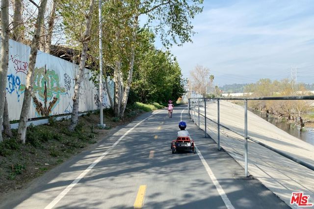 2700 E CHAUCER Street 34, Los Angeles, CA 90065