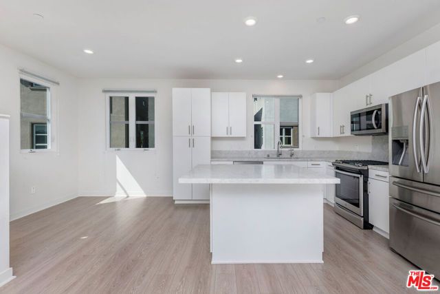 2700 E CHAUCER Street 34, Los Angeles, CA 90065