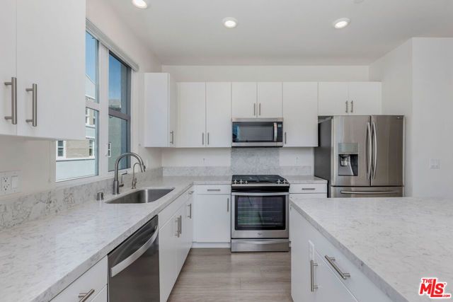 2700 E CHAUCER Street 34, Los Angeles, CA 90065