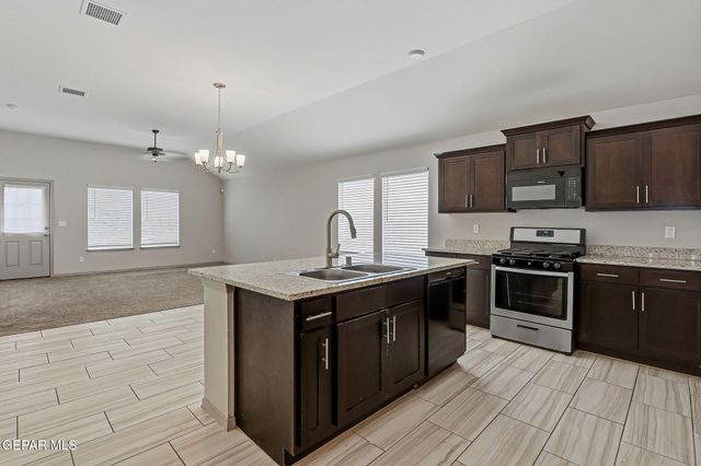824 Whitebrush Drive, Socorro, TX 79927