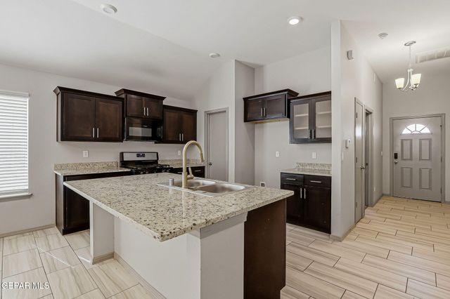 824 Whitebrush Drive, Socorro, TX 79927