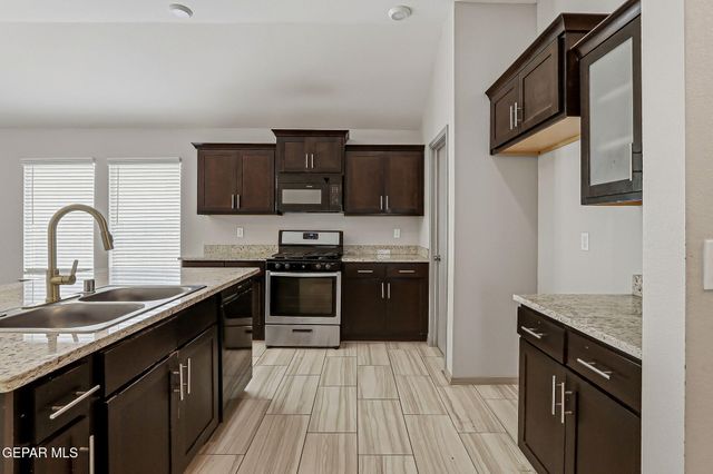 824 Whitebrush Drive, Socorro, TX 79927
