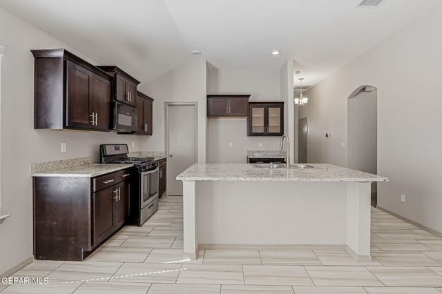824 Whitebrush Drive, Socorro, TX 79927