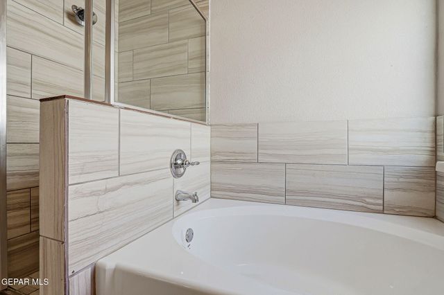 824 Whitebrush Drive, Socorro, TX 79927