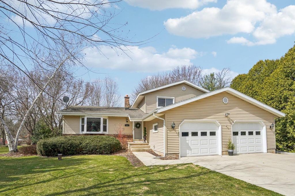 6357 Grossepark Road, Sun Prairie, WI 53590