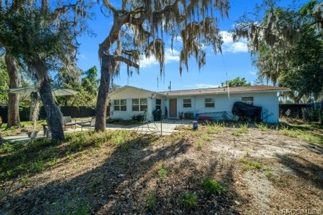 9205 E POINT O WOODS Drive, Inverness, FL 34453