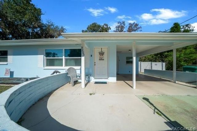 9205 E POINT O WOODS Drive, Inverness, FL 34453