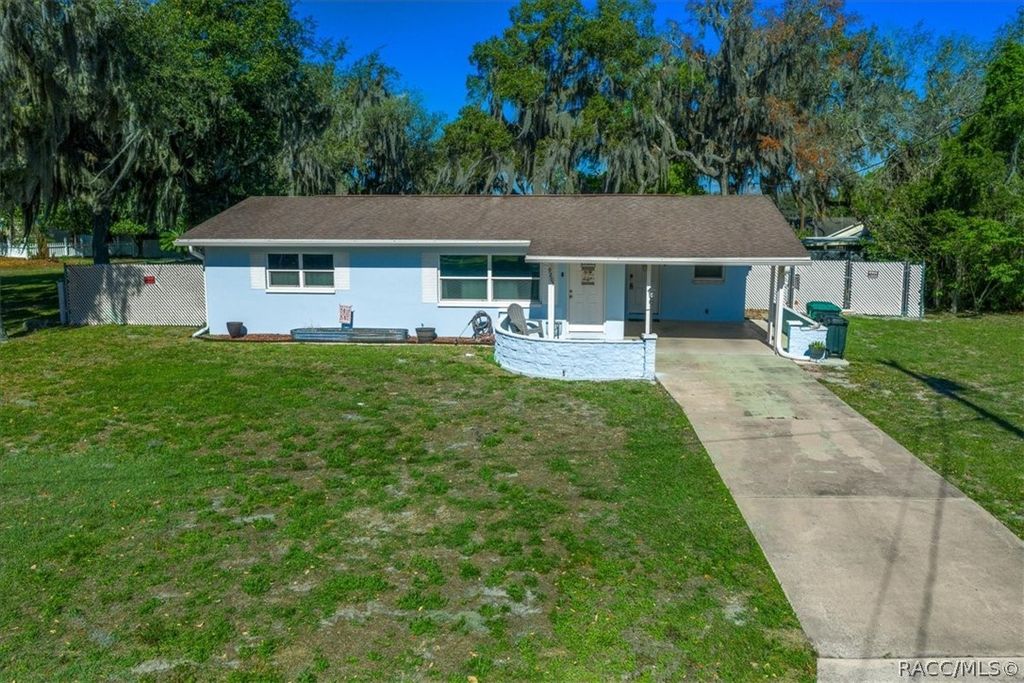 9205 E POINT O WOODS Drive, Inverness, FL 34453