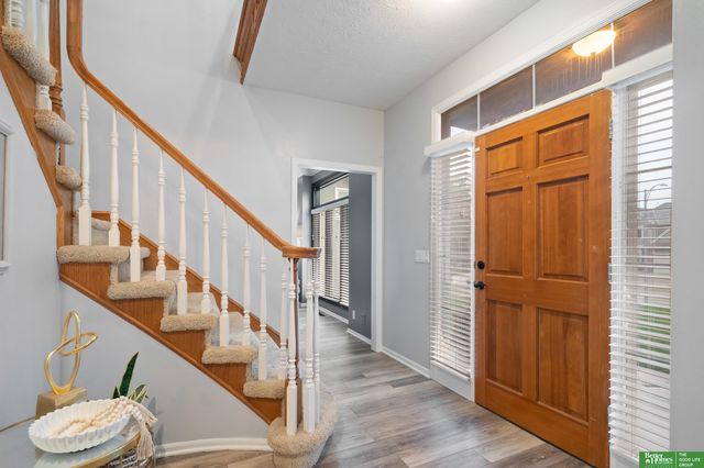 16827 O Circle, Omaha, NE 68135