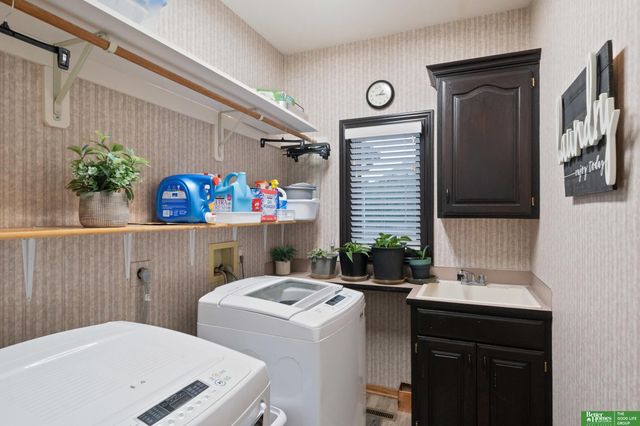 16827 O Circle, Omaha, NE 68135